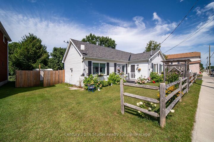 Property Photo:  492 Bruce Street  ON N0H 1P0 