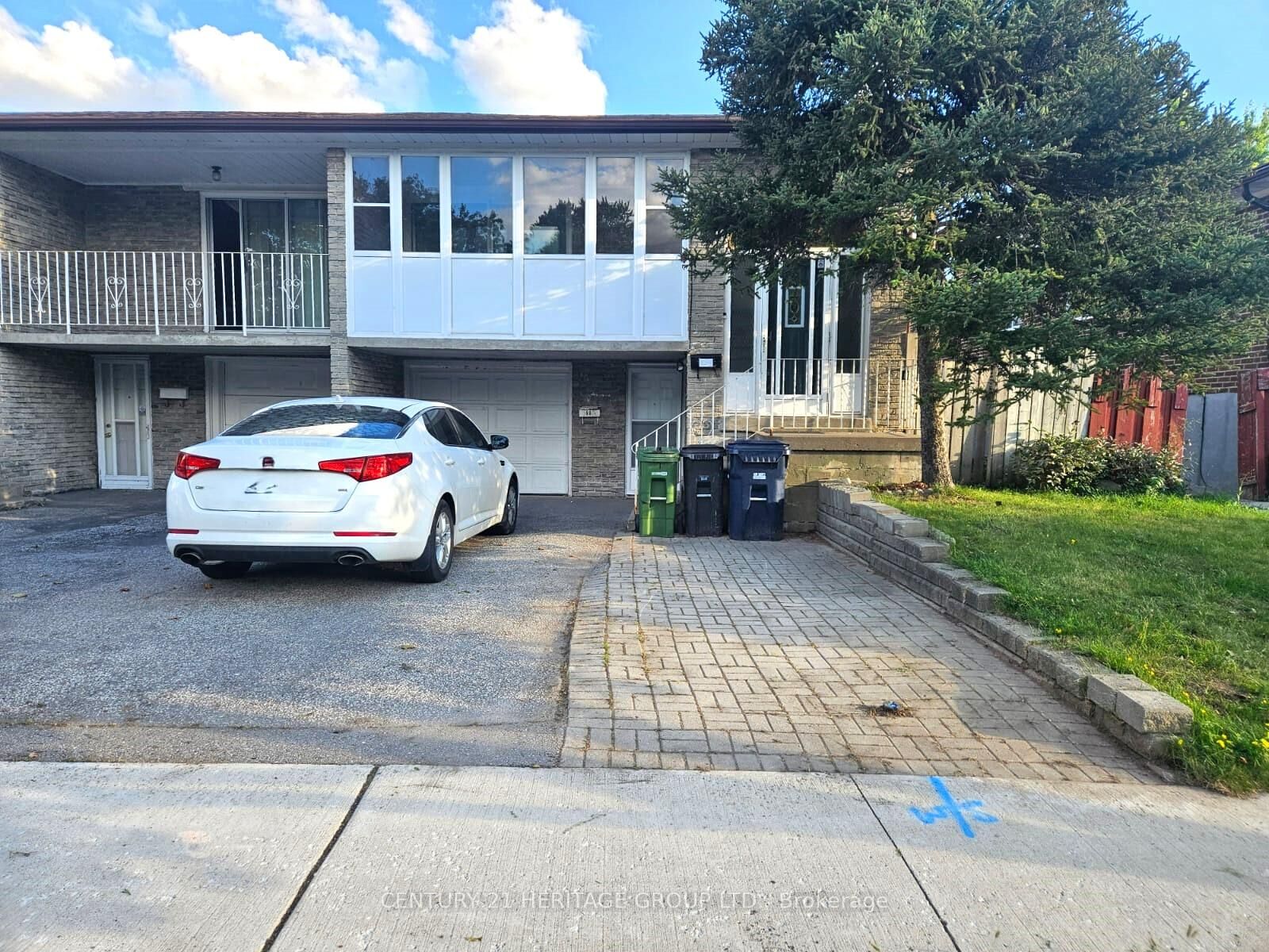 Property Photo:  88 Glendower Circuit Upper  ON M1T 2Z4 
