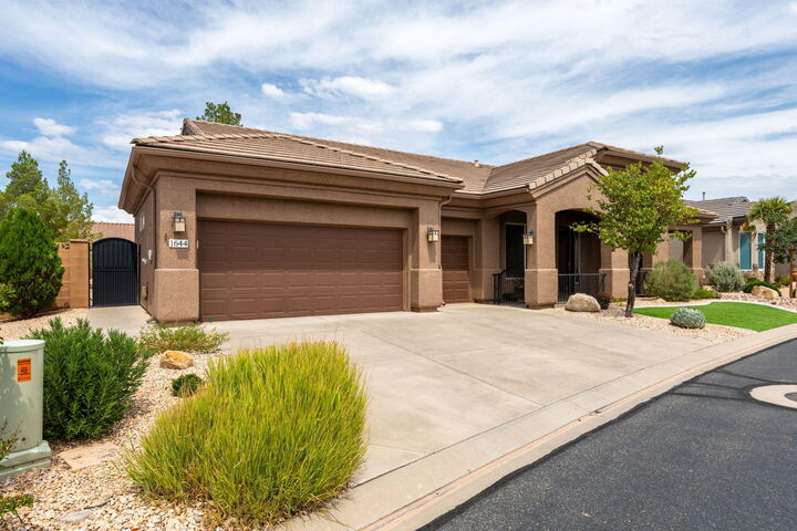 Property Photo: 1644 W Wonderstone Dr UT 84790