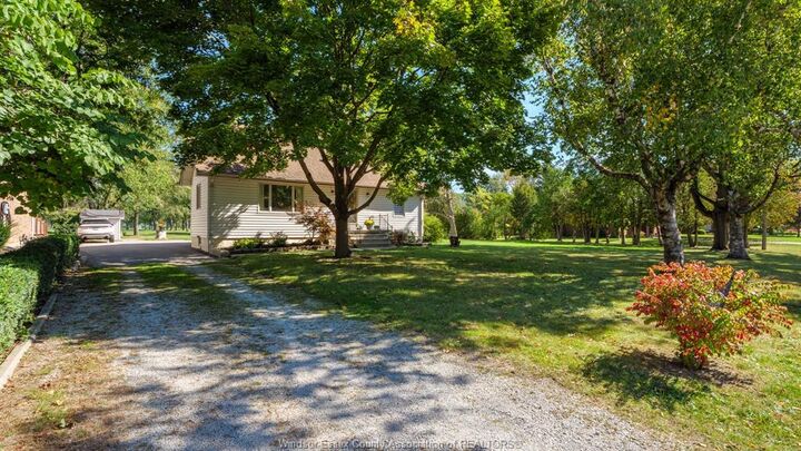 Property Photo:  4054 Roseland Drive West  ON N9G 1Z8 