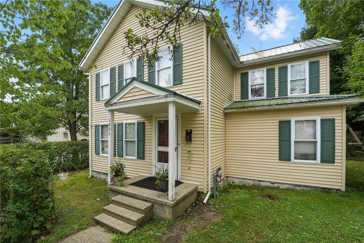 Property Photo: 1401 Chestnut Street PA 16323