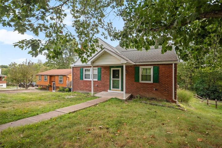 Property Photo: 1127 McKnight Dr PA 15102