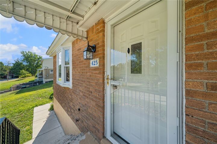 Property Photo: 425 Valleyview Drive PA 15215