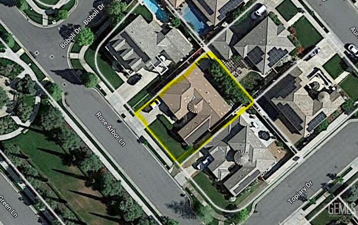 Property Photo: 5307 Rose Arbor Lane CA 93306