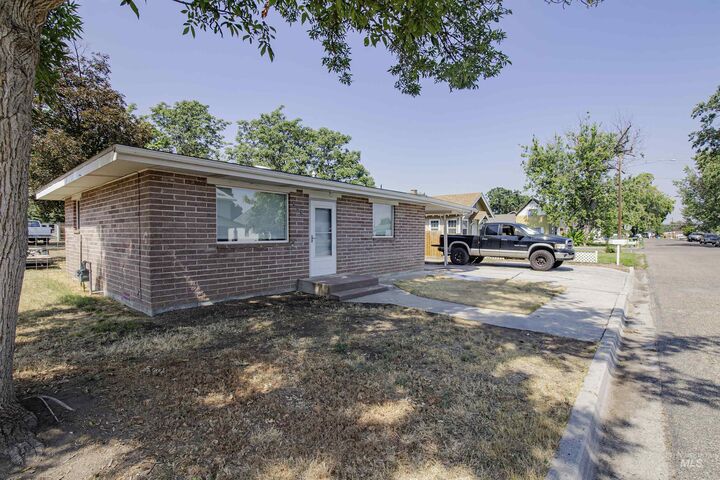 Property Photo:  535 N 2nd Street  ID 83661-0000 