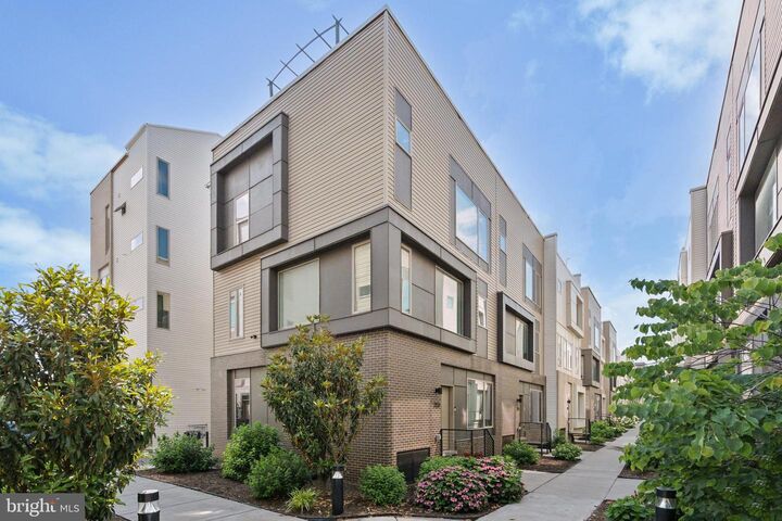 2128 Kensington Walk  Philadelphia PA 19125 photo