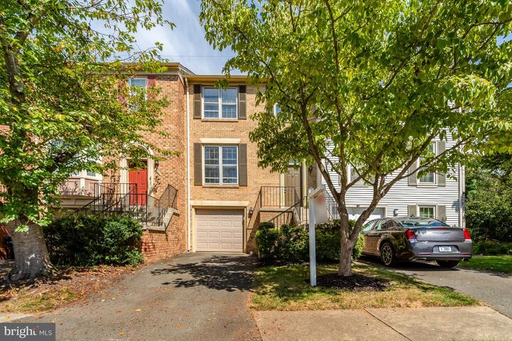 Property Photo: 4234 Fox Lake Dr VA 22033
