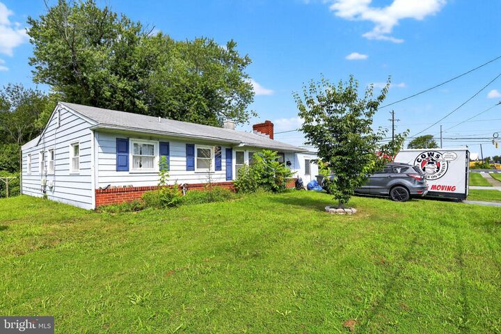 Property Photo: 70 Prangs Lane DE 19720
