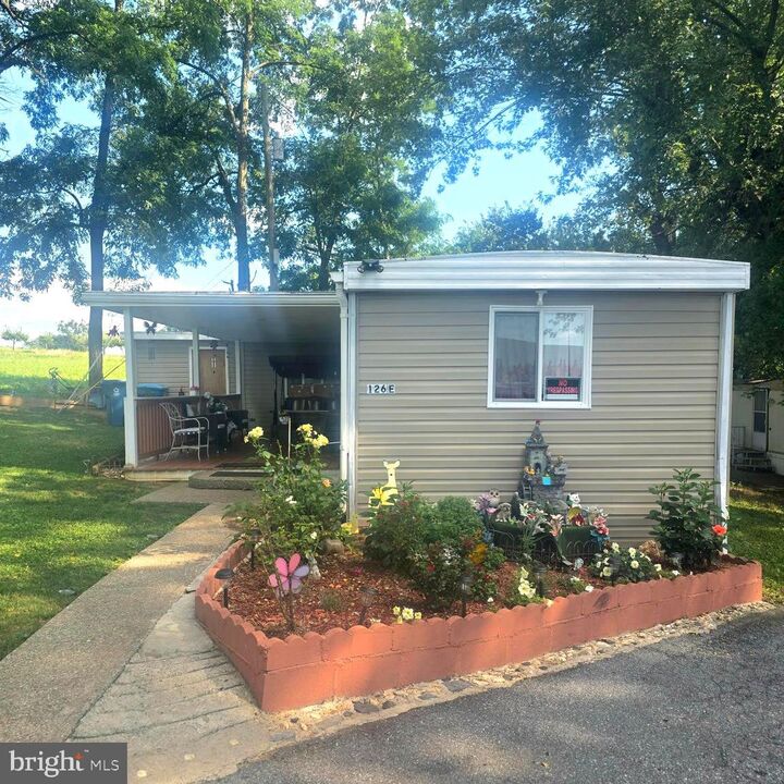 Property Photo: 126 E Lane PA 17111