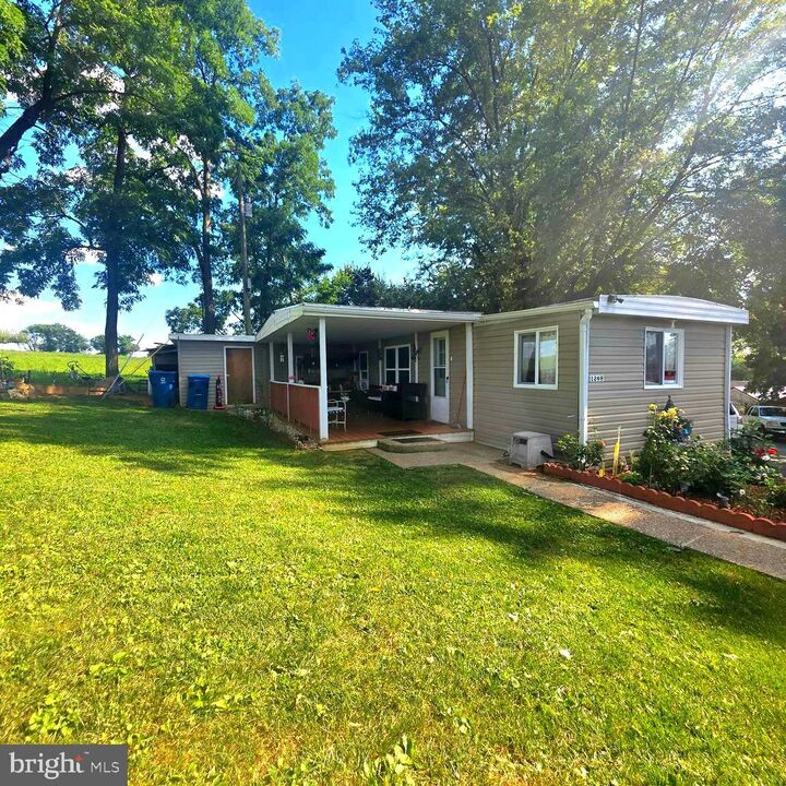 Property Photo:  126 E Lane  PA 17111 