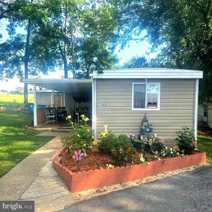 Property Photo:  126 E Lane  PA 17111 