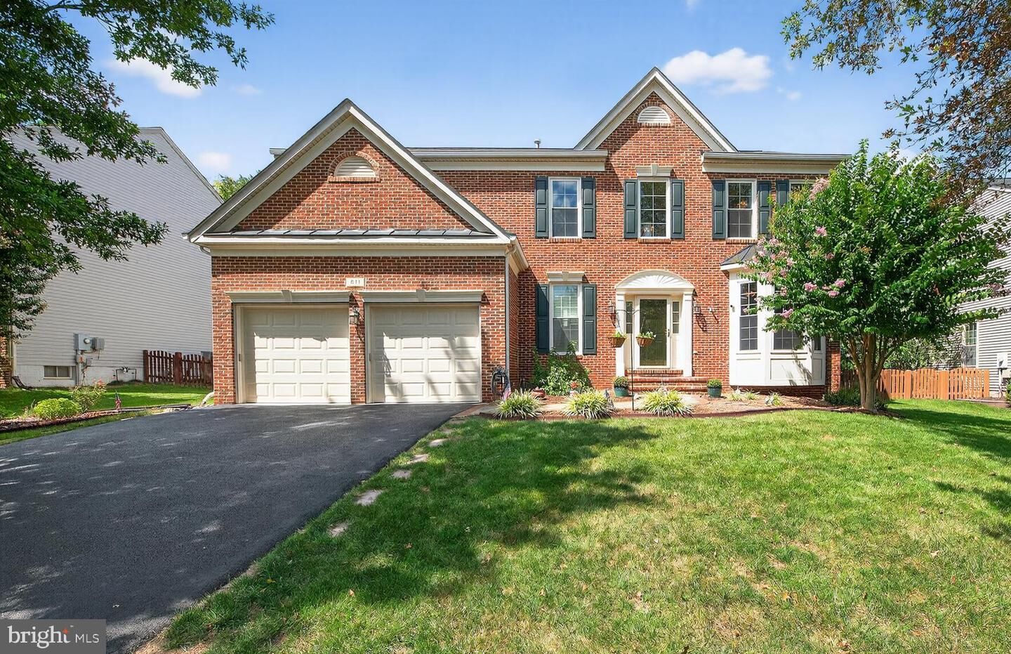 Property Photo: 811 Casla Court SE VA 20175