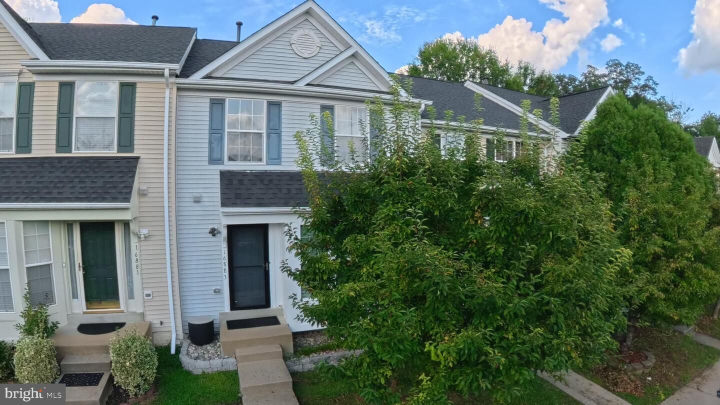 Property Photo: 16883 Toms River Loop VA 22026