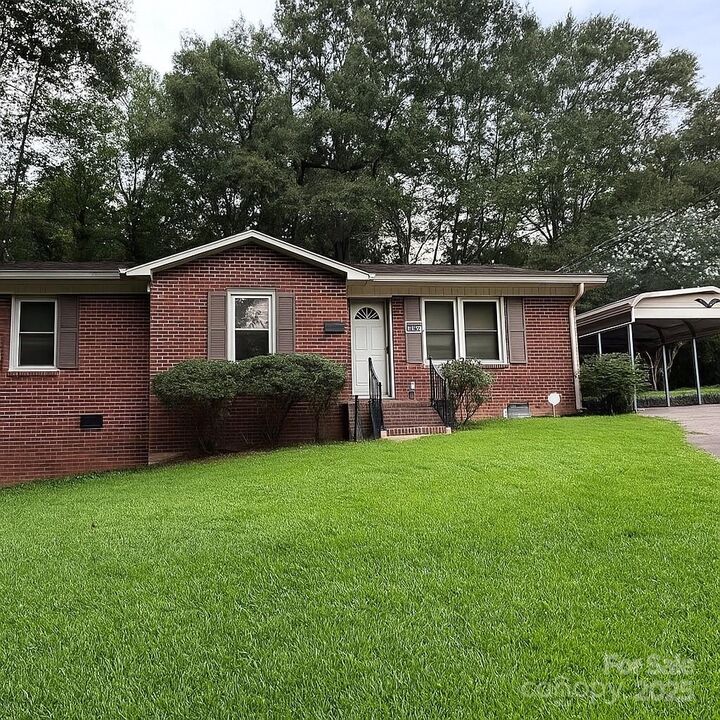 Property Photo: 1122 Bridges Street NC 28150