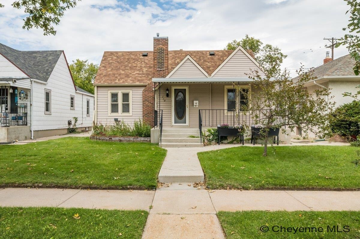 Property Photo: 118 E 3rd Ave WY 82001