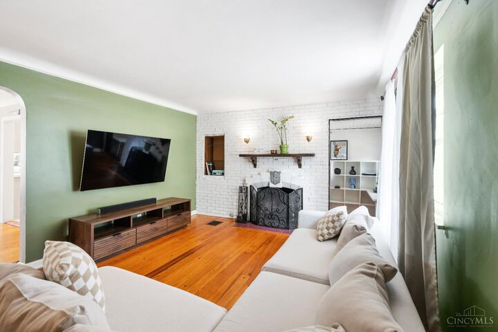 Property Photo: 2518 Ridgecliff Avenue OH 45212