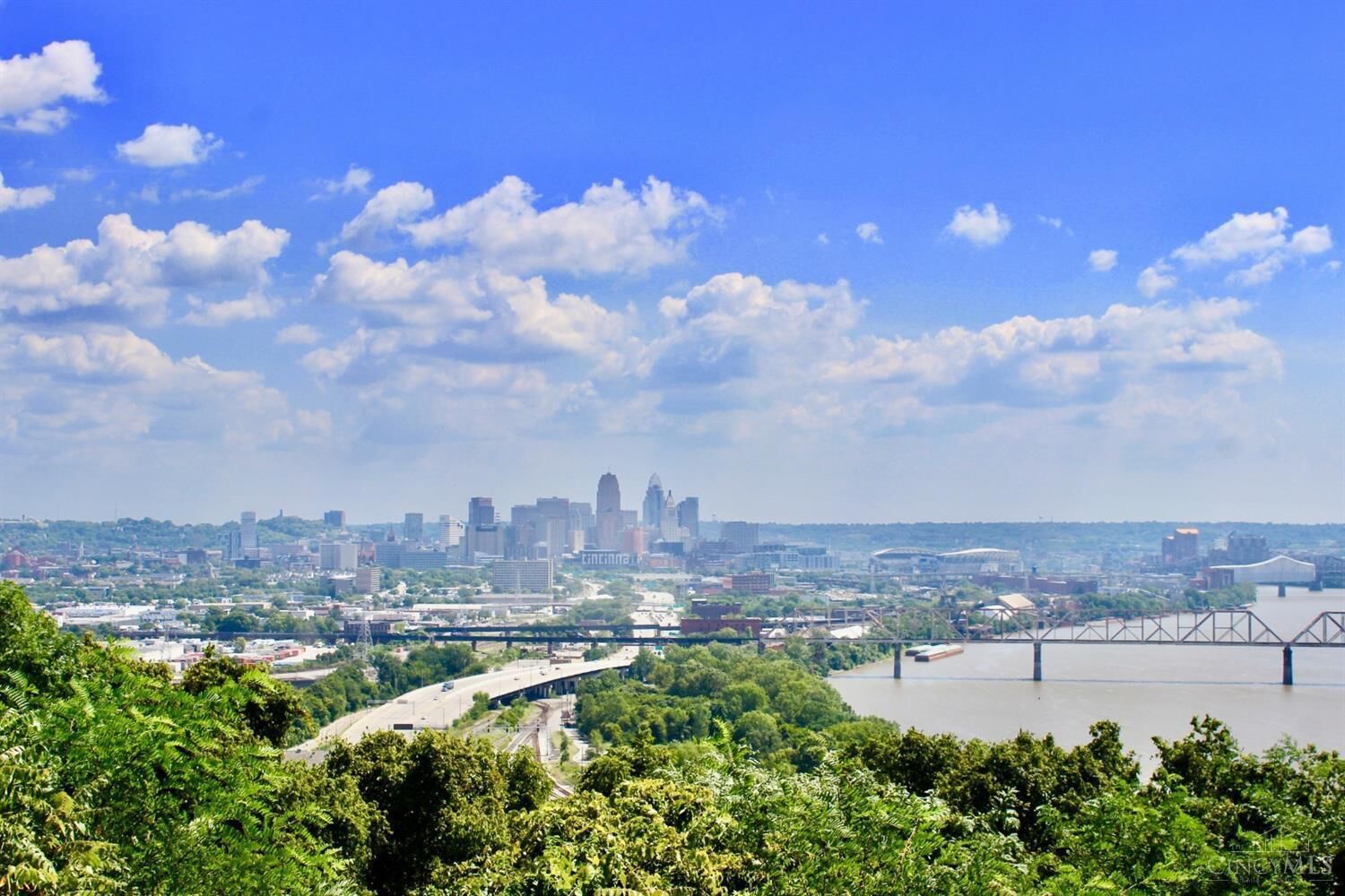 Property Photo: 558 Davenport Ave OH 45204
