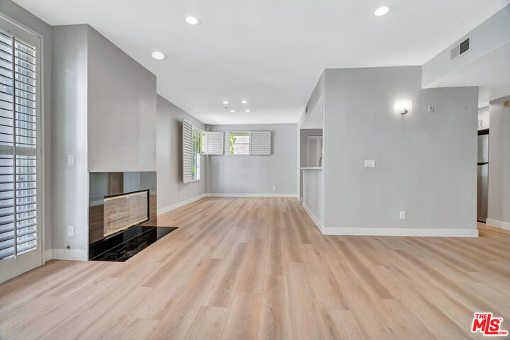 Property Photo: 5350 White Oak Ave CA 91316