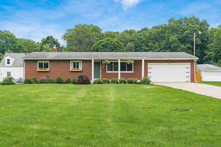 Property Photo: 1750 N Hague Avenue OH 43204