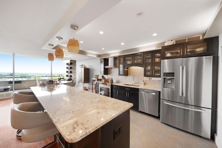 Property Photo:  1000 Urlin Avenue  OH 43212