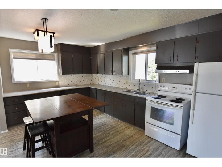 Property Photo:  4930 44 Av  AB T0A 3A4 