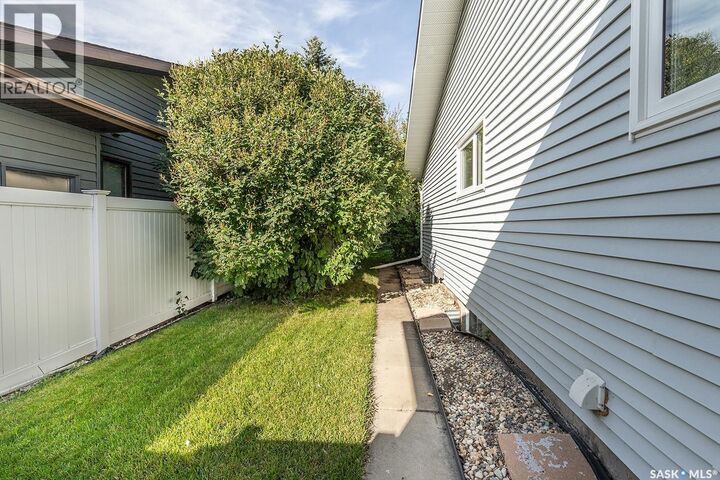 Property Photo: 634 Nesslin Crescent SK S7J 4V6