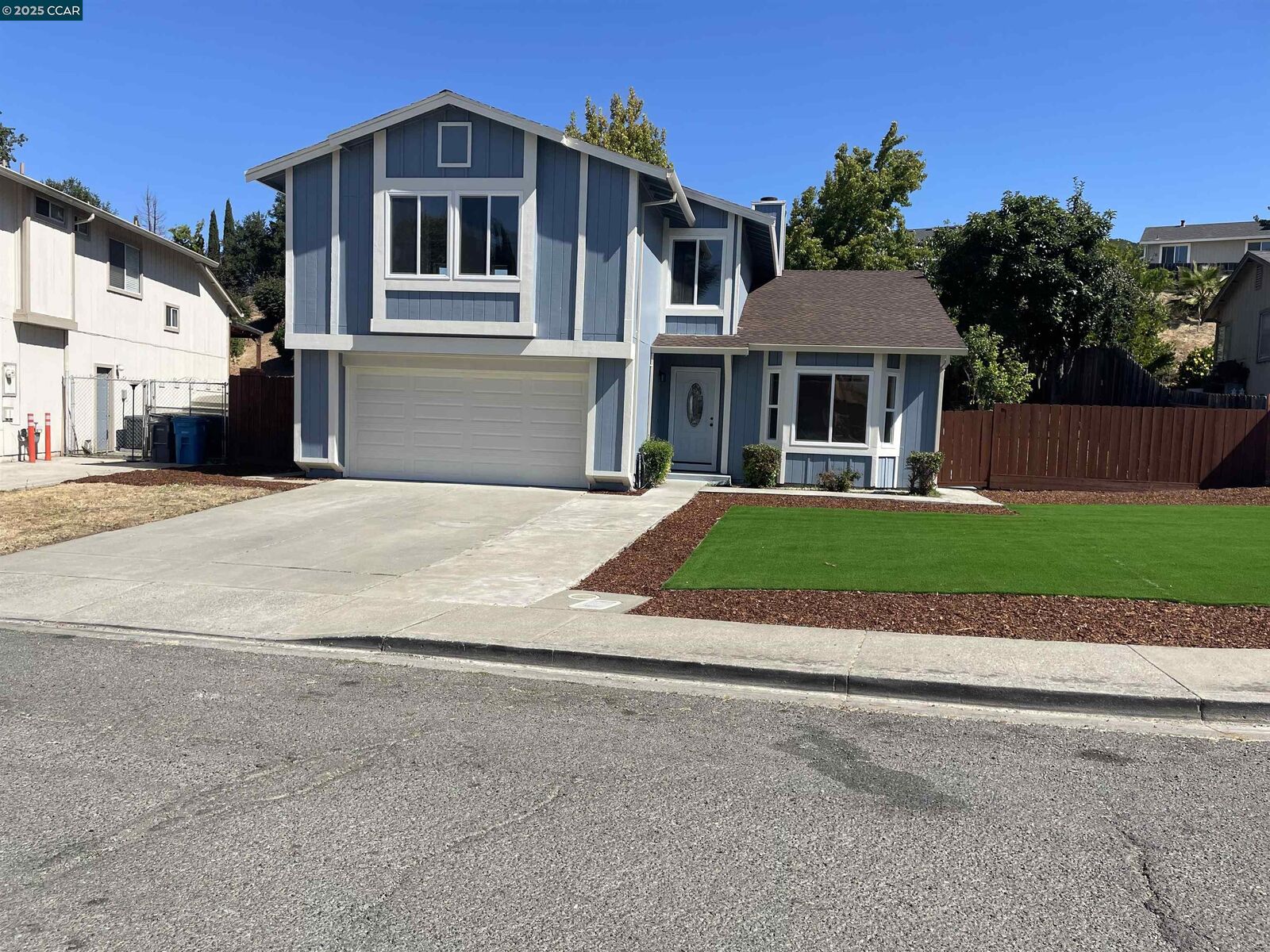 Property Photo: 824 Taper Ct CA 94589