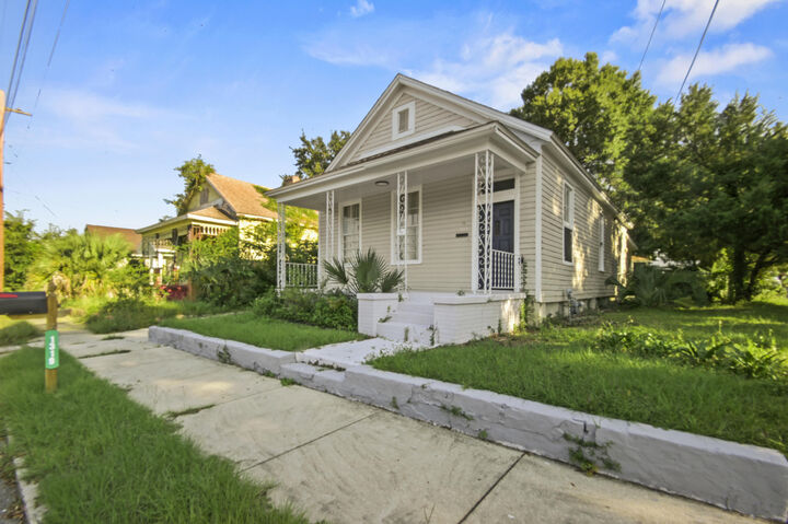 Property Photo:  1319 W Jackson Street  FL 32501 