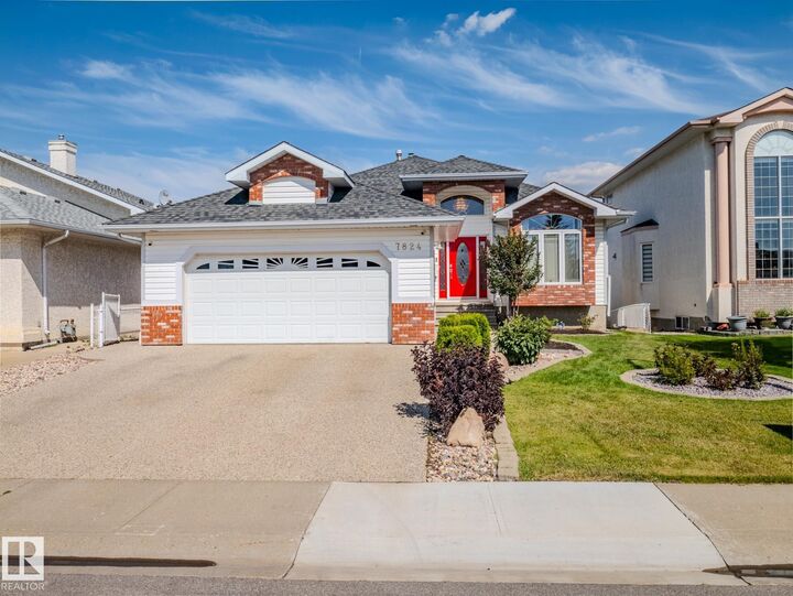 7824 165 Avenue NW  Edmonton AB T5Z 3J6 photo