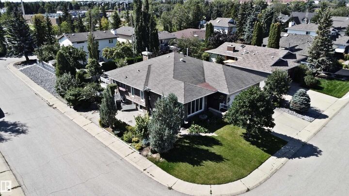 131 Walsh Crescent NW  Edmonton AB T5T 5L7 photo