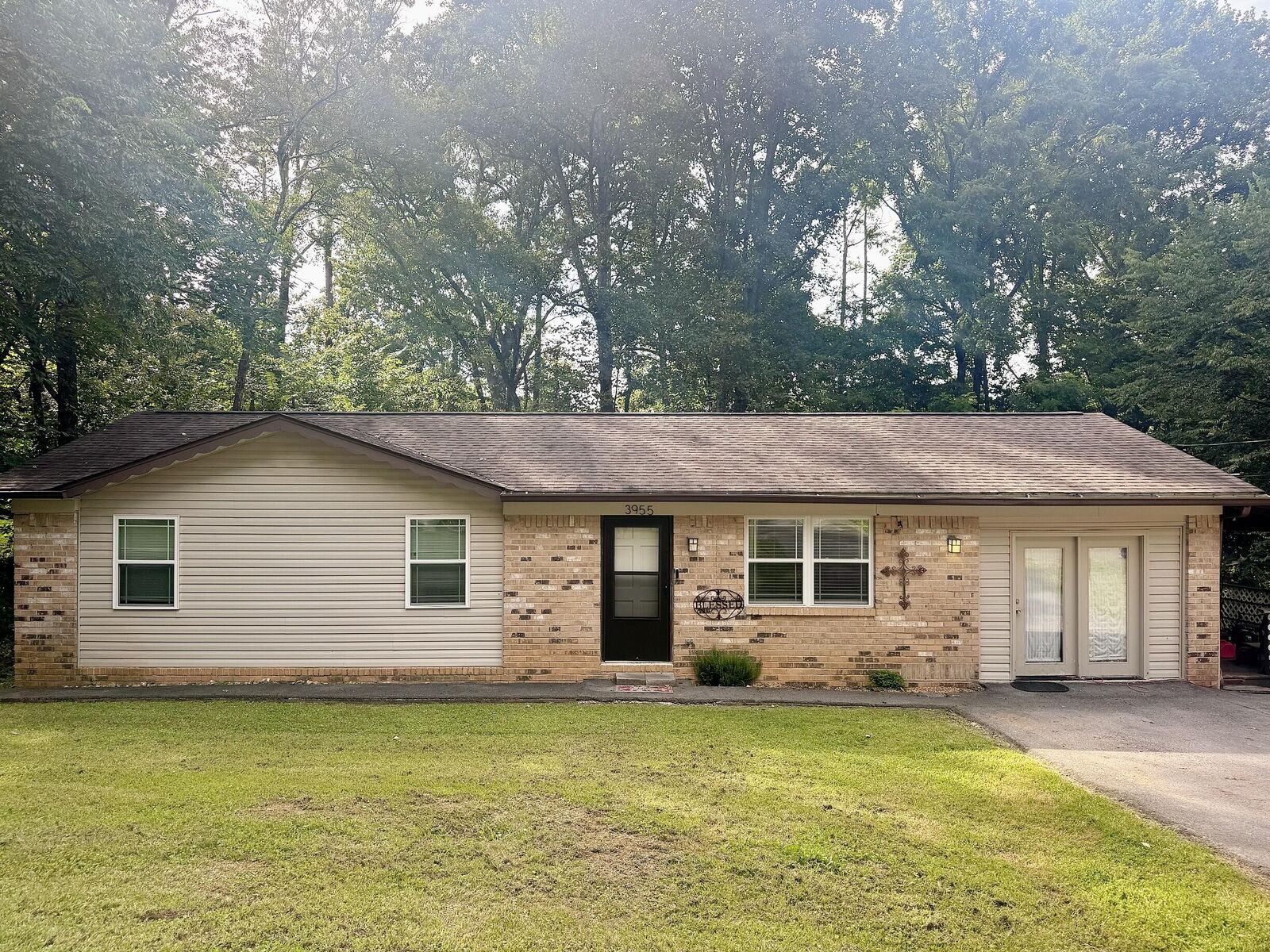 Property Photo: 3955 Lynncrest Drive NE TN 37323