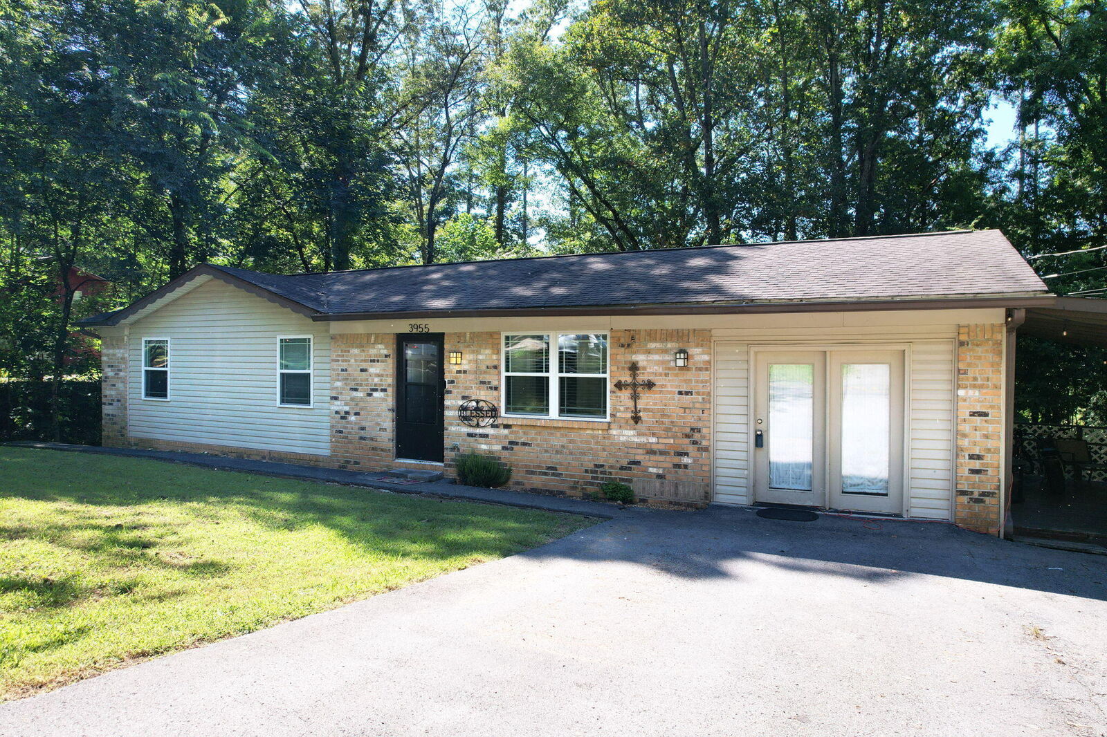 Property Photo: 3955 Lynncrest Drive NE TN 37323