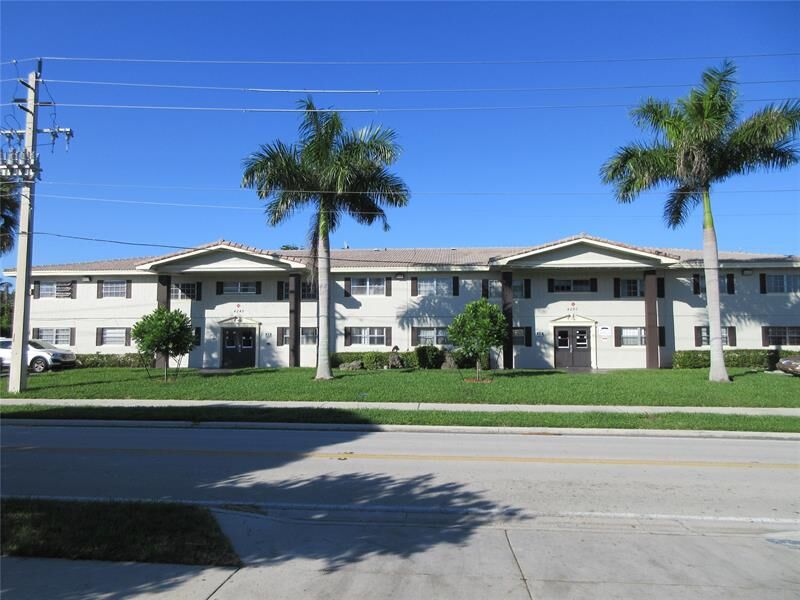 Property Photo: 4280 Woodside Dr 14 FL 33065