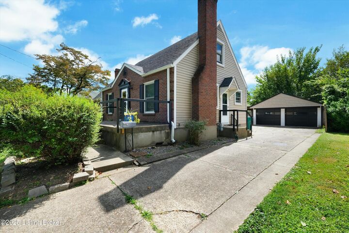 Property Photo:  824 Perennial Dr  KY 40217 