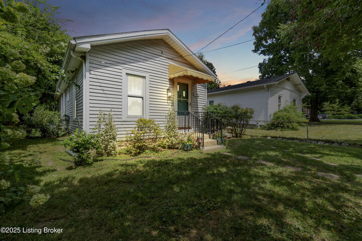 Property Photo:  2913 Lindsay Ave  KY 40206 