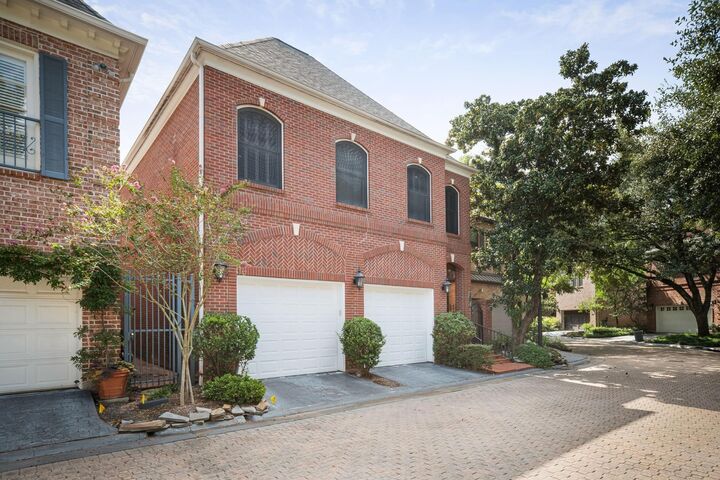 Property Photo: 251 Sugarberry Circle TX 77024