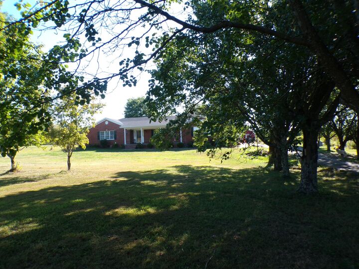 Property Photo:  1828 Guynn Road  KY 40403 