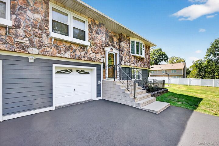 Property Photo:  2 Mockingbird Lane  NY 10992 