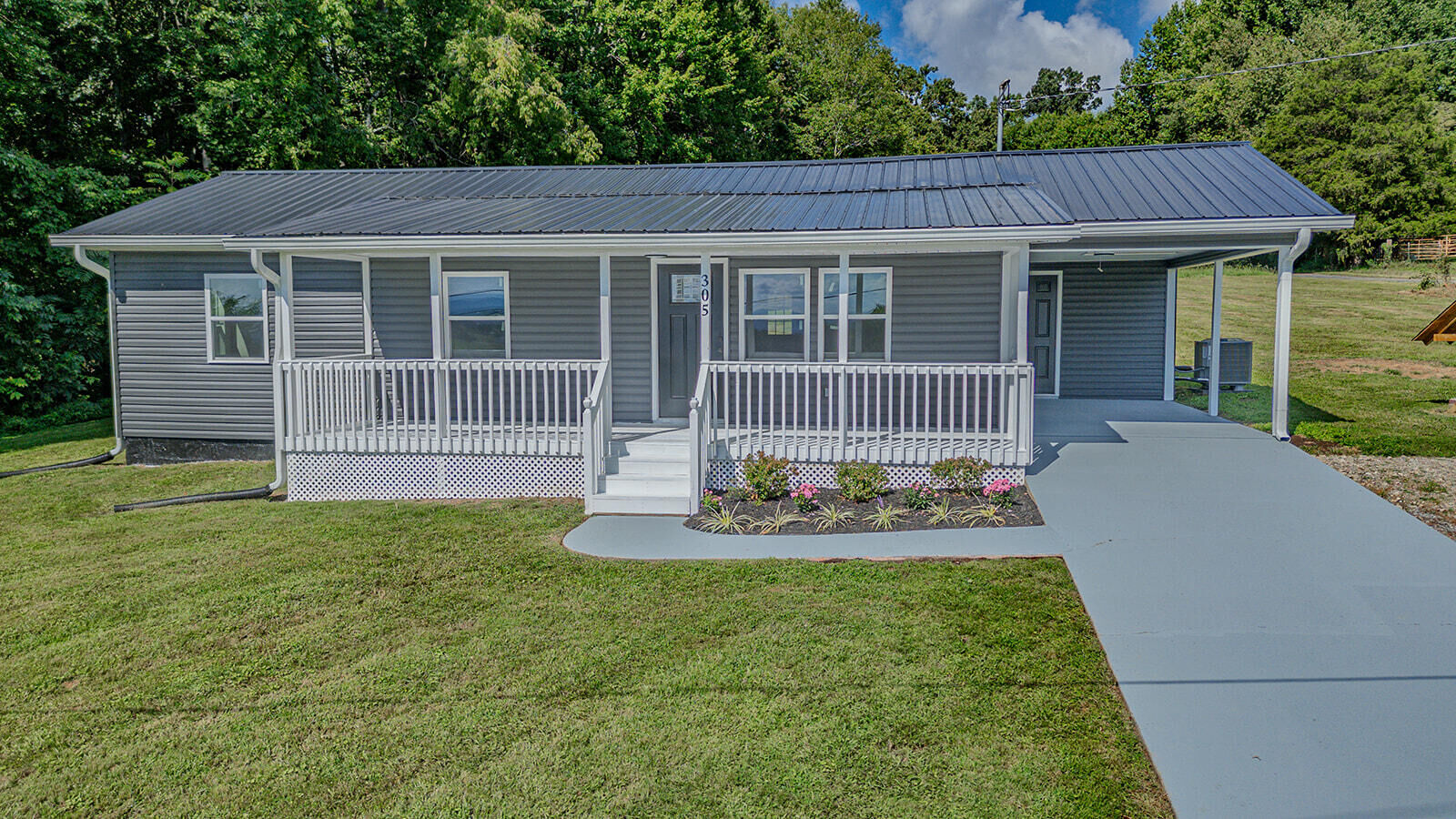Property Photo:  305 Chandler Road  TN 37681 