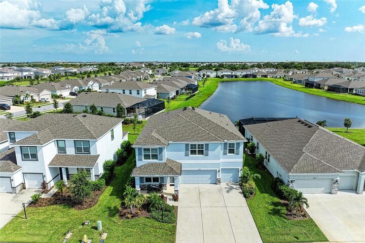 Property Photo: 16724 Barnwood Place FL 34211