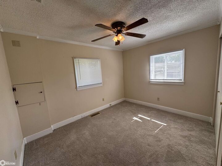Property Photo:  1516 Kalsem Boulevard  IA 50158 