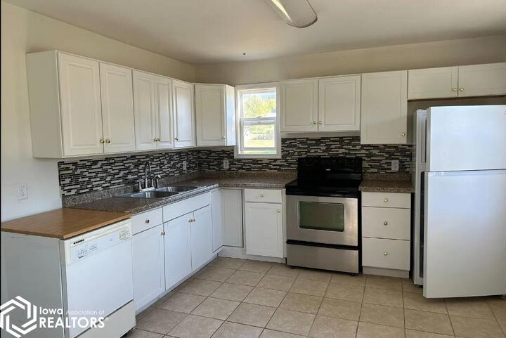 Property Photo: 9 Weatherington IL 62330