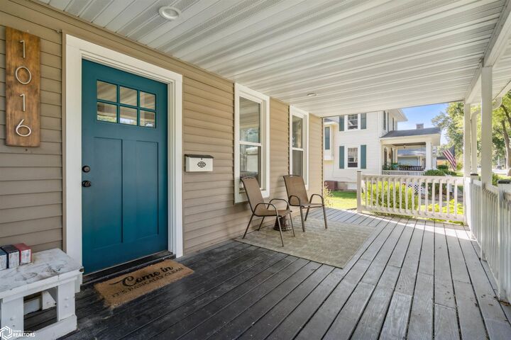 Property Photo: 1016 S Starr Avenue IA 52601