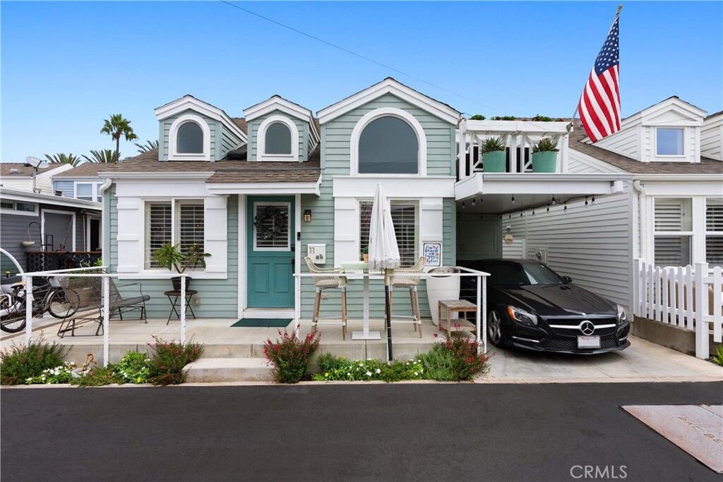 Property Photo:  11 Bolivar Street  CA 92663 