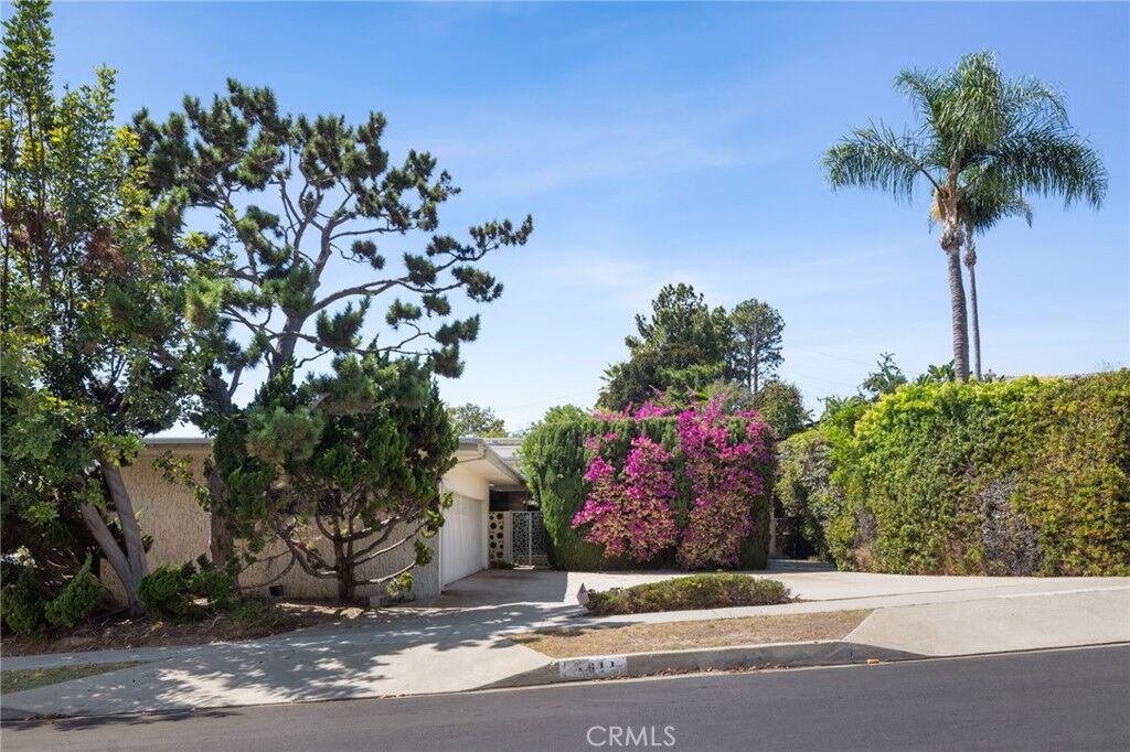 Property Photo: 5611 Bedford Avenue CA 90056