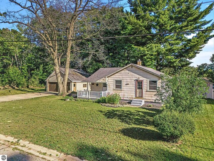 Property Photo:  2310 Mohawk Place  MI 49601 