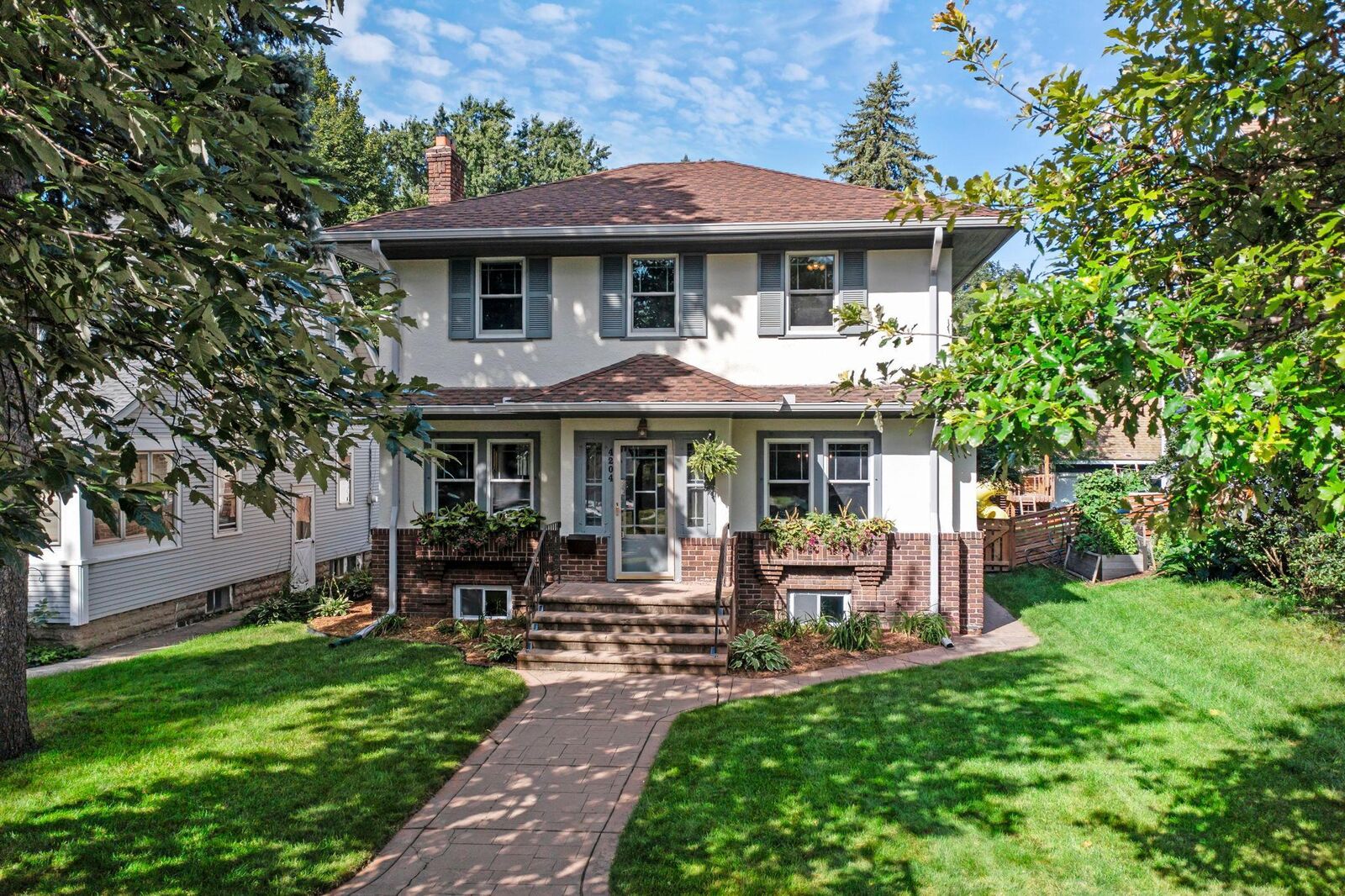 Property Photo: 4204 Aldrich Avenue S MN 55409