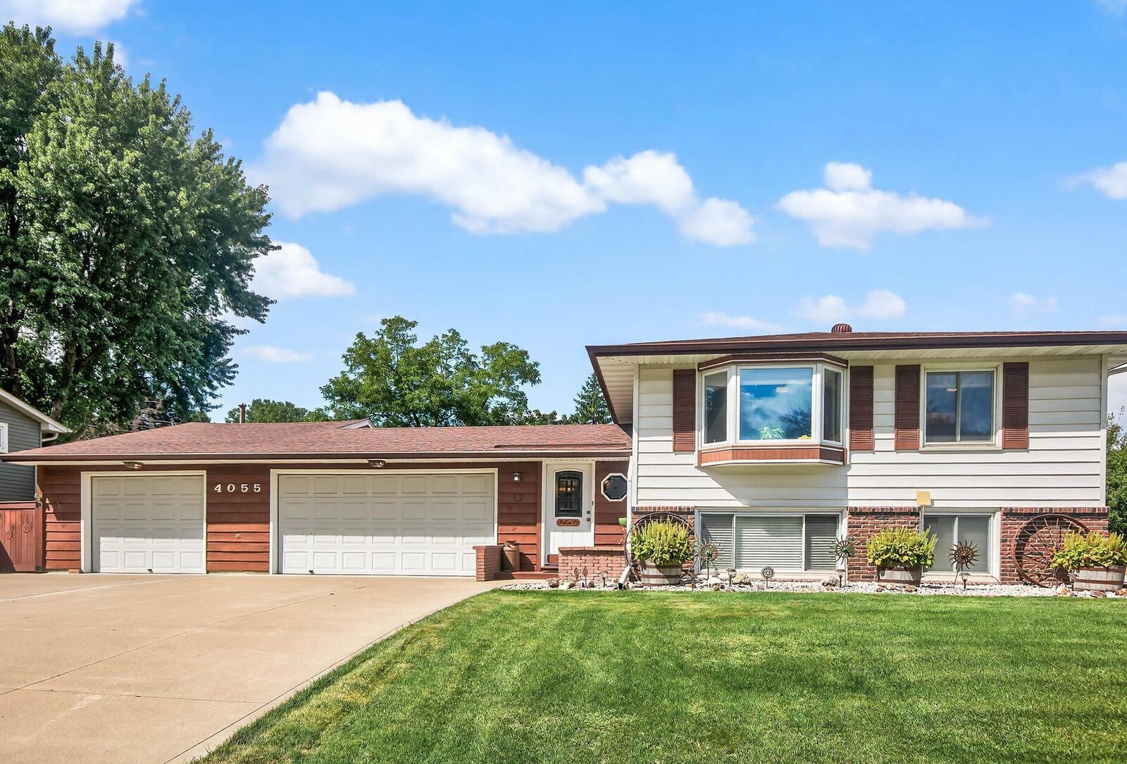 Property Photo: 4055 Cinnabar Drive MN 55122