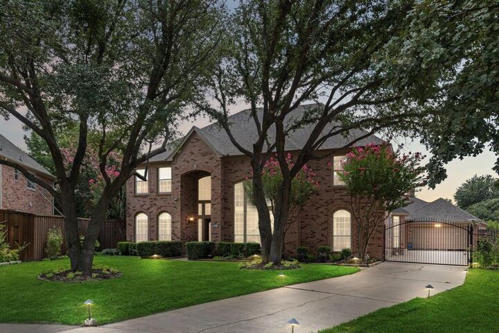 Property Photo: 1807 Mesquite Court TX 76092