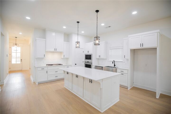 Property Photo:  3704 SW Sunbeam Avenue  AR 72713 